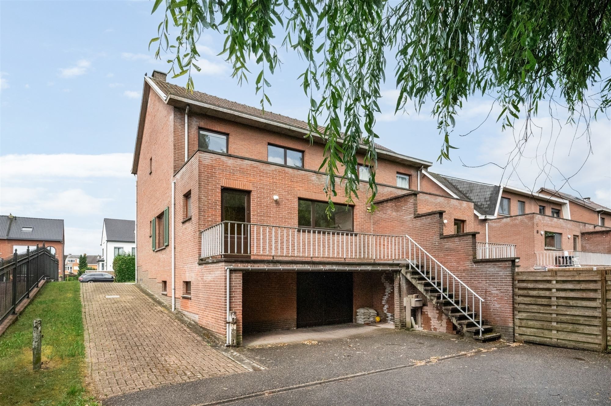 Woning met veel potentieel om een uitstekende locatie te Walem