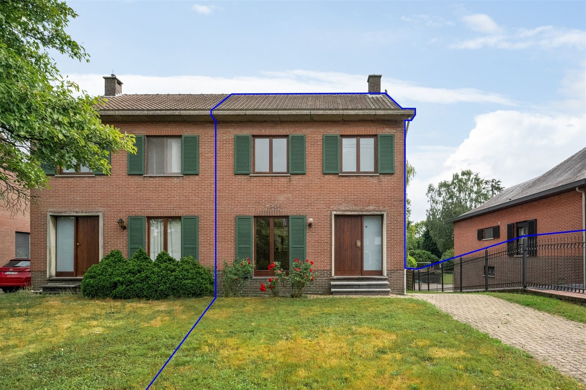 Woning met veel potentieel om een uitstekende locatie te Walem