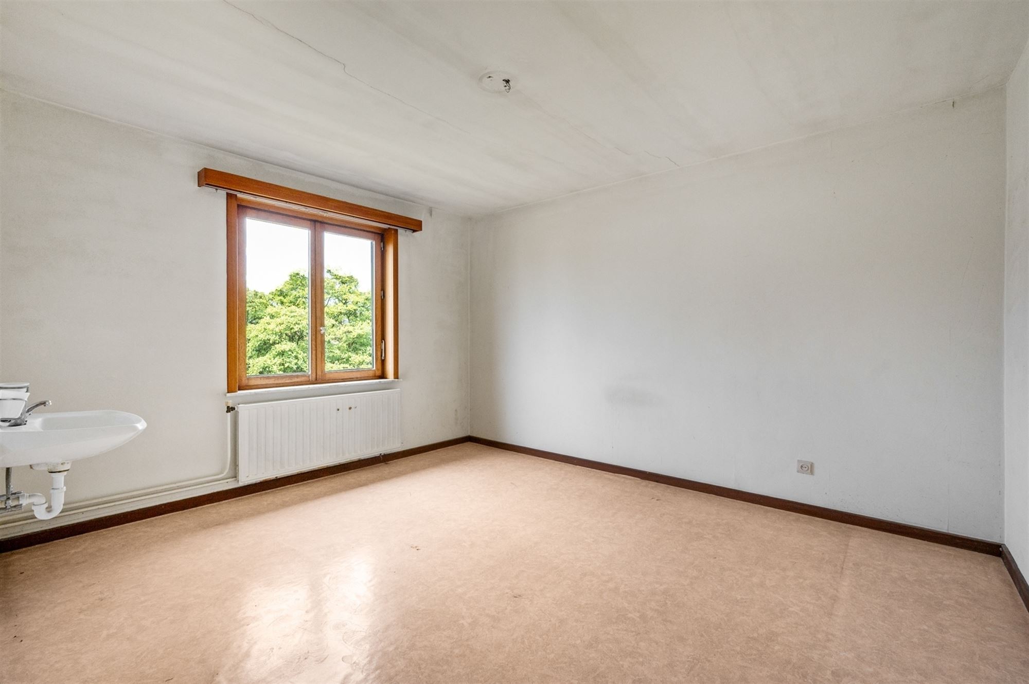 Woning met veel potentieel om een uitstekende locatie te Walem