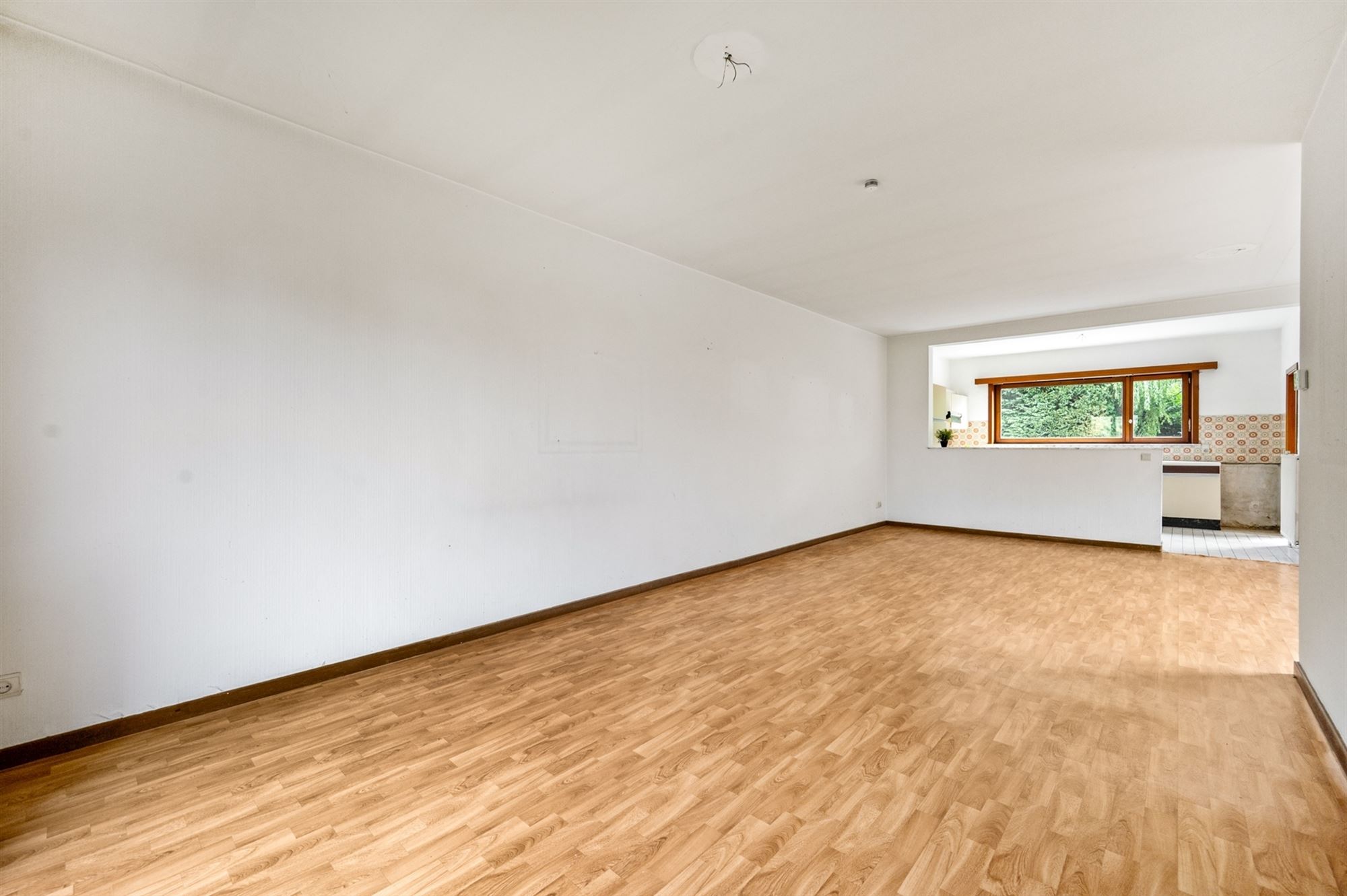 Woning met veel potentieel om een uitstekende locatie te Walem