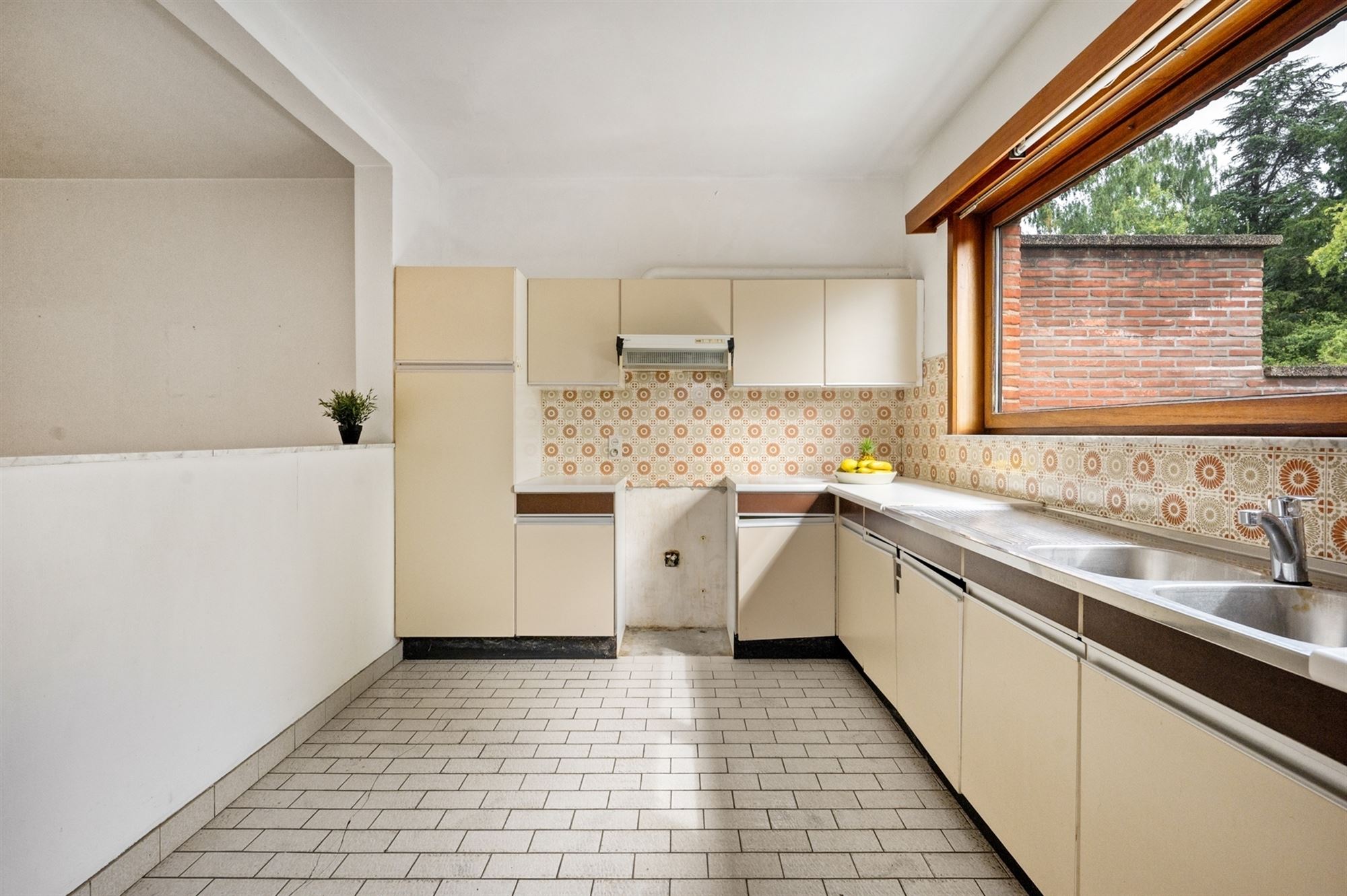 Woning met veel potentieel om een uitstekende locatie te Walem
