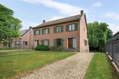 Woning met veel potentieel om een uitstekende locatie te Walem