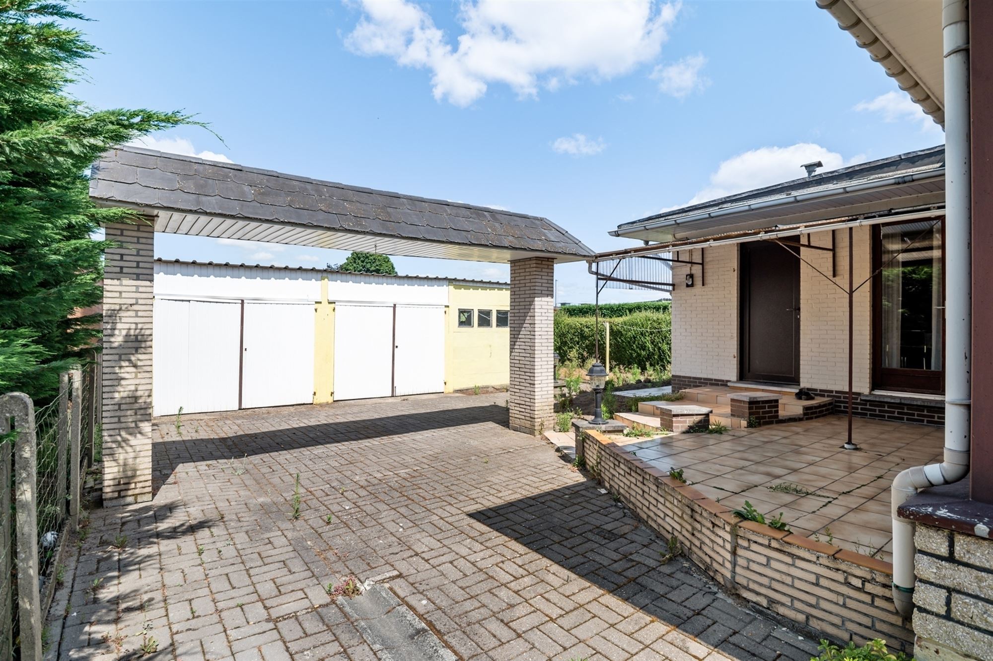 Bouwgrond met af te breken of grondig te moderniseren woning te Putte