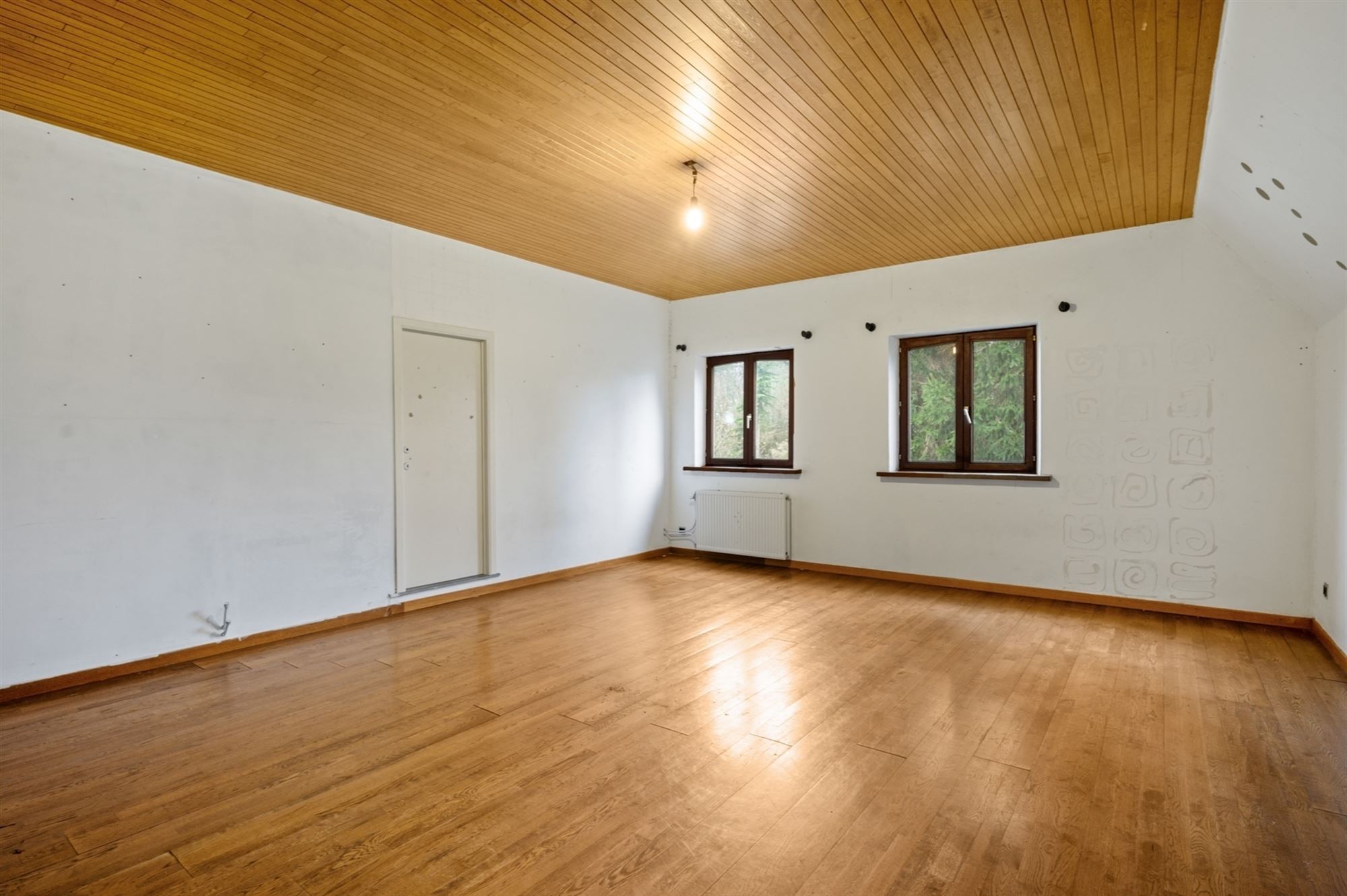 Exploitatiewoning op een perceel van + 1HA, volledig omgeven door groen, te Bonheiden.