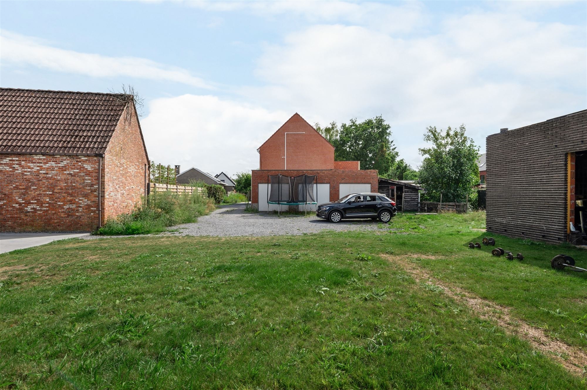 Recente woning met 3 achterliggende garages te Sint-Katelijne-Waver