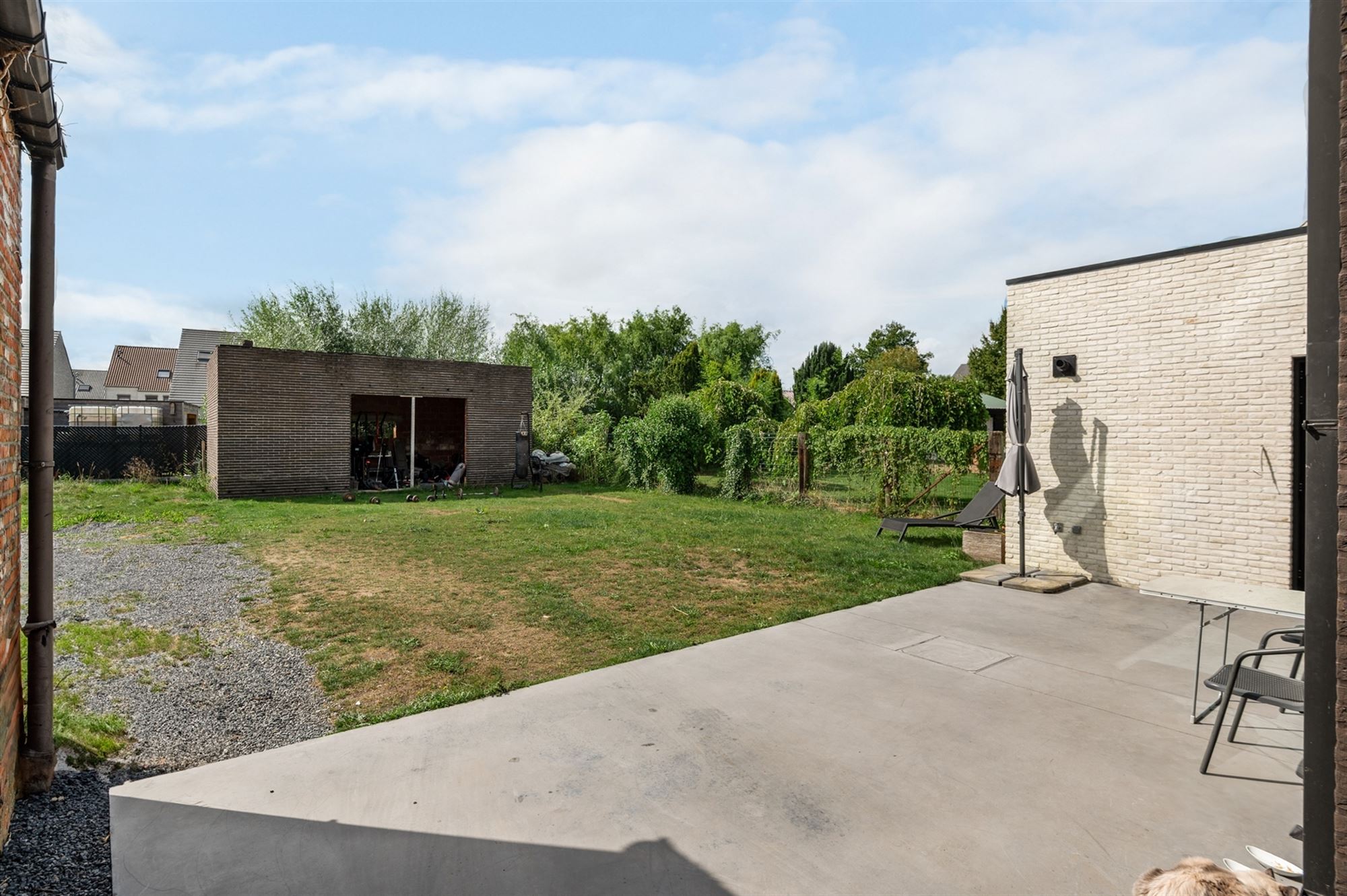 Recente woning met 3 achterliggende garages te Sint-Katelijne-Waver