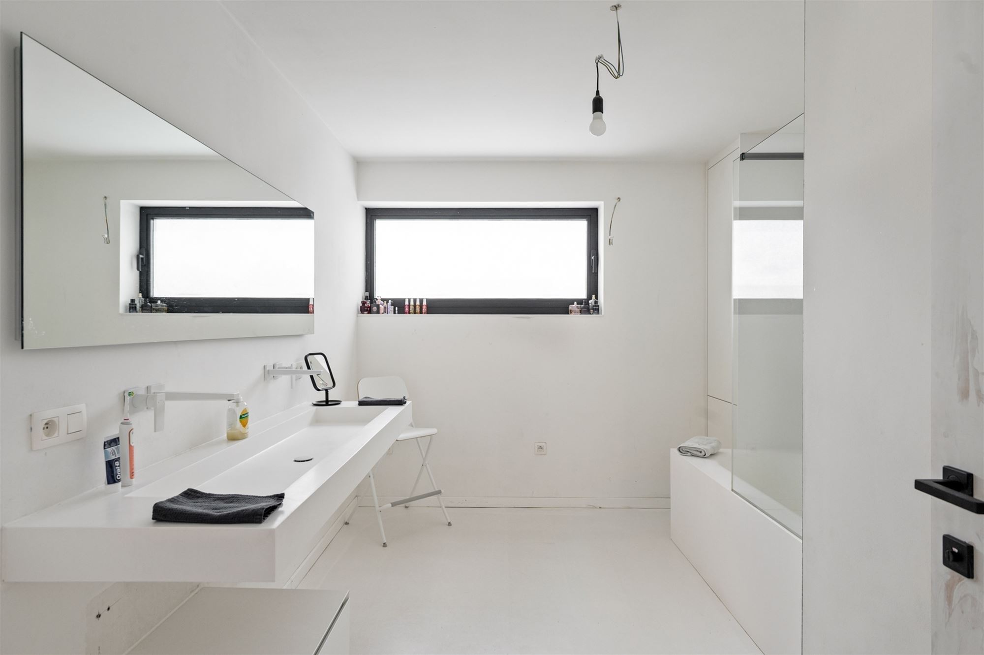 Recente woning met 3 achterliggende garages te Sint-Katelijne-Waver