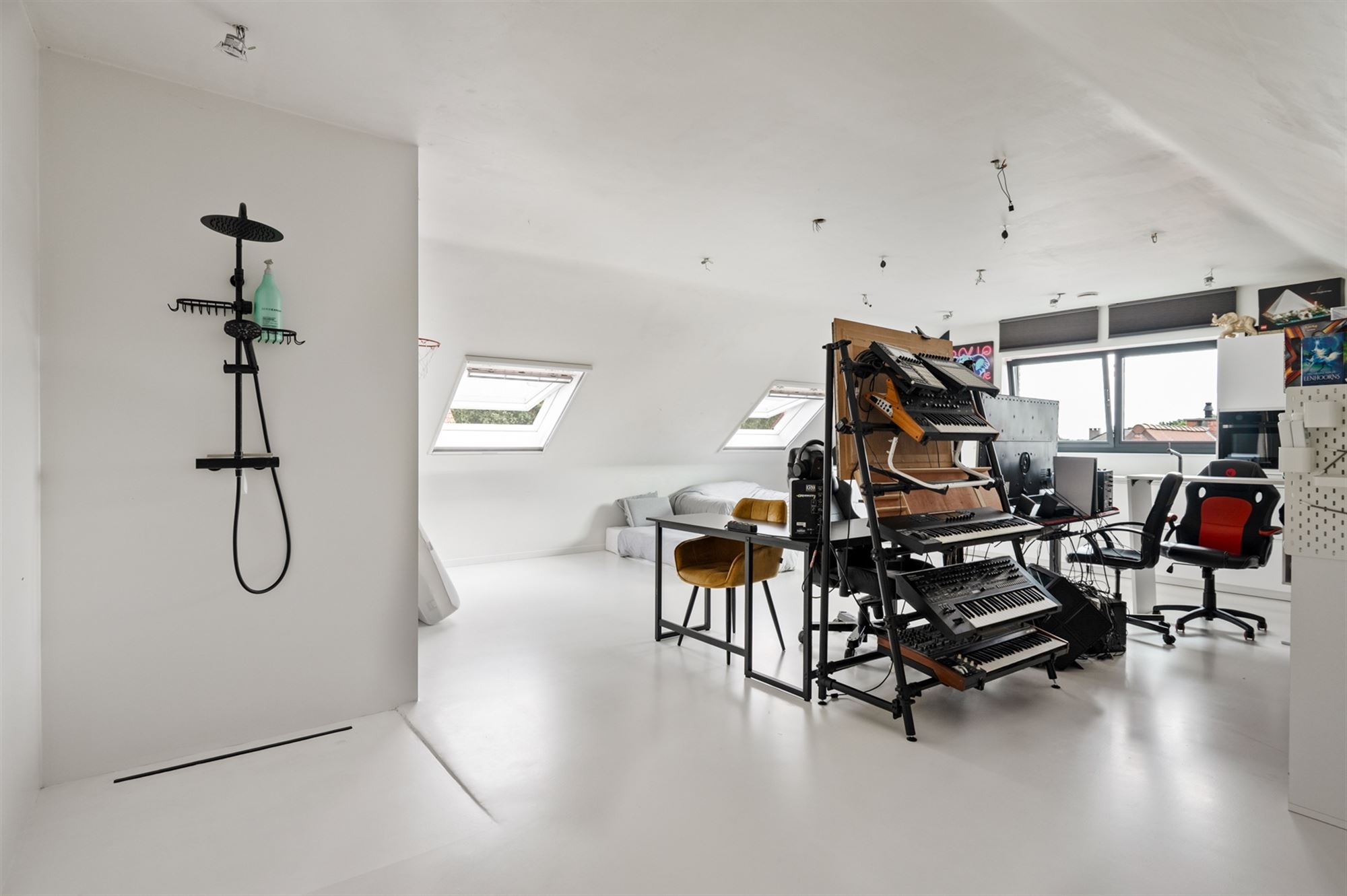 Recente woning met 3 achterliggende garages te Sint-Katelijne-Waver