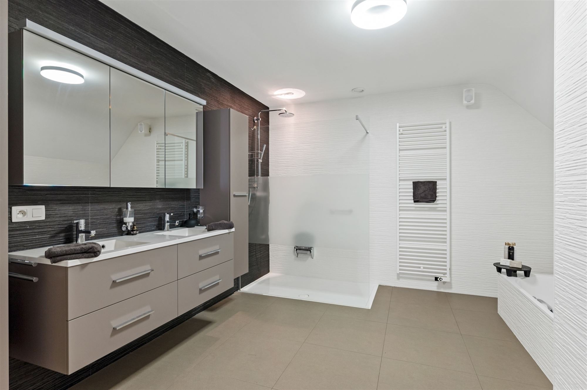 Luxueus dakappartement met hoogwaardige afwerking te Beerzel