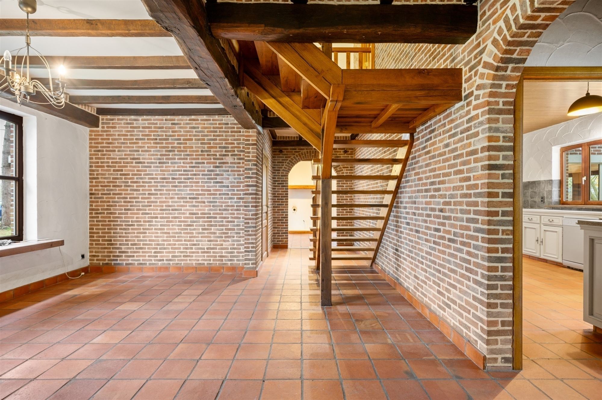 Exploitatiewoning op een perceel van + 1HA, volledig omgeven door groen, te Bonheiden.