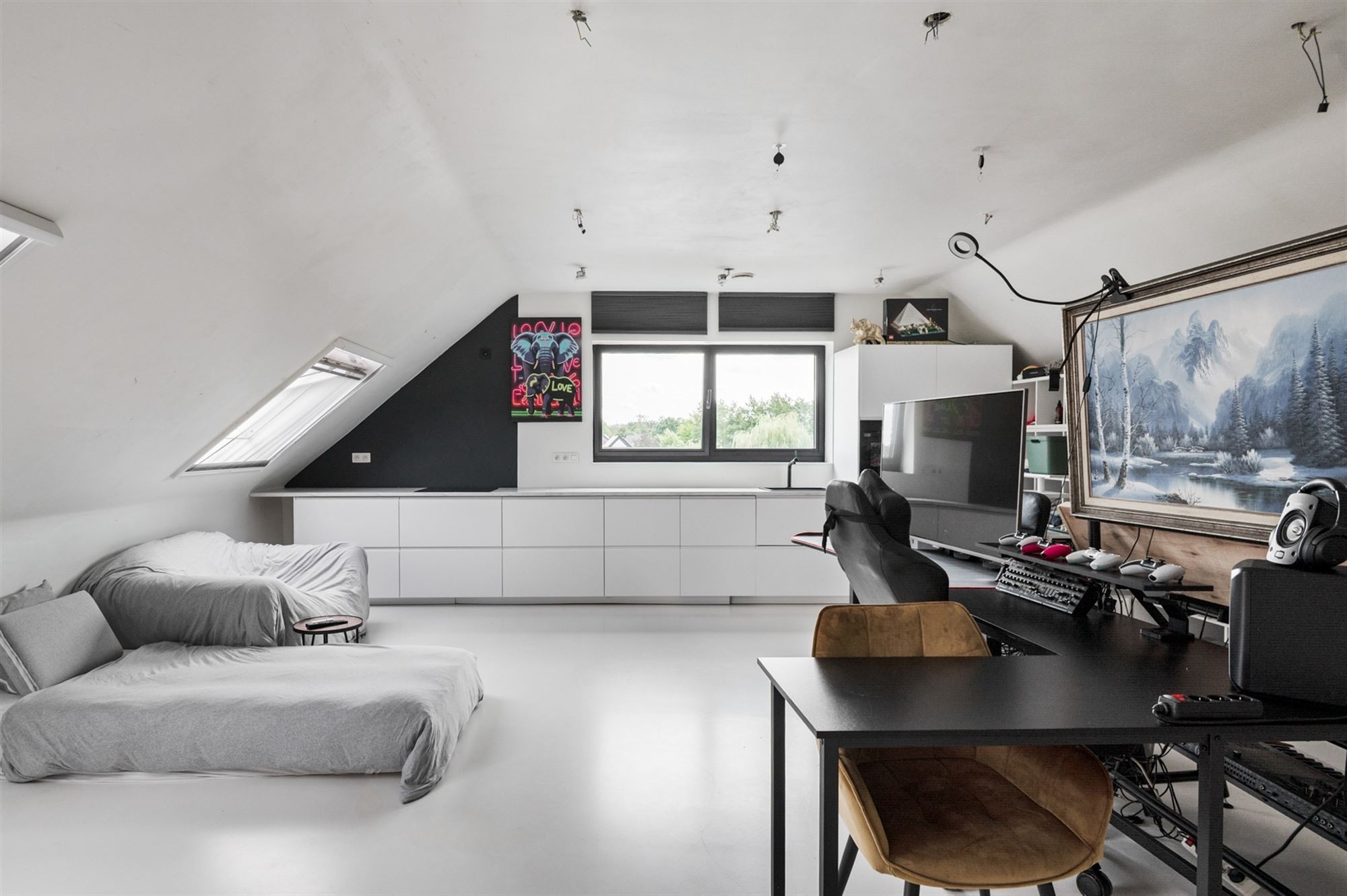 Recente woning met 3 achterliggende garages te Sint-Katelijne-Waver