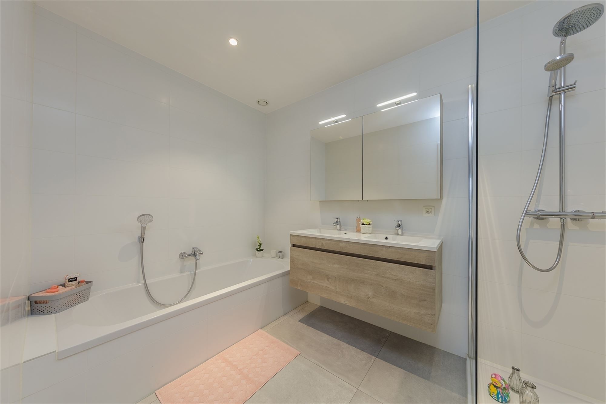 Recent appartement te Putte (Peulis)