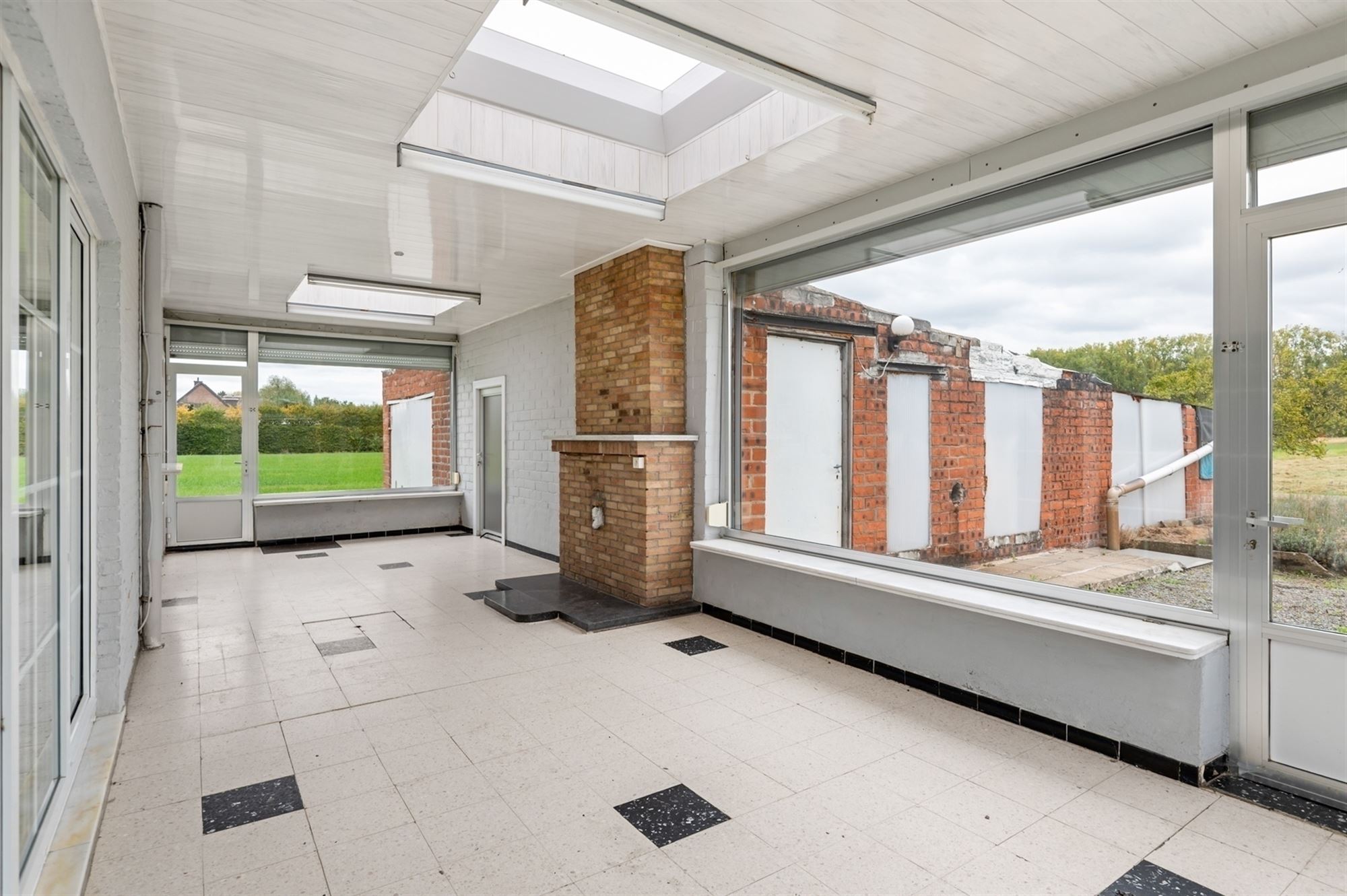 Te renoveren woning met 5 slpks te Koningshooikt