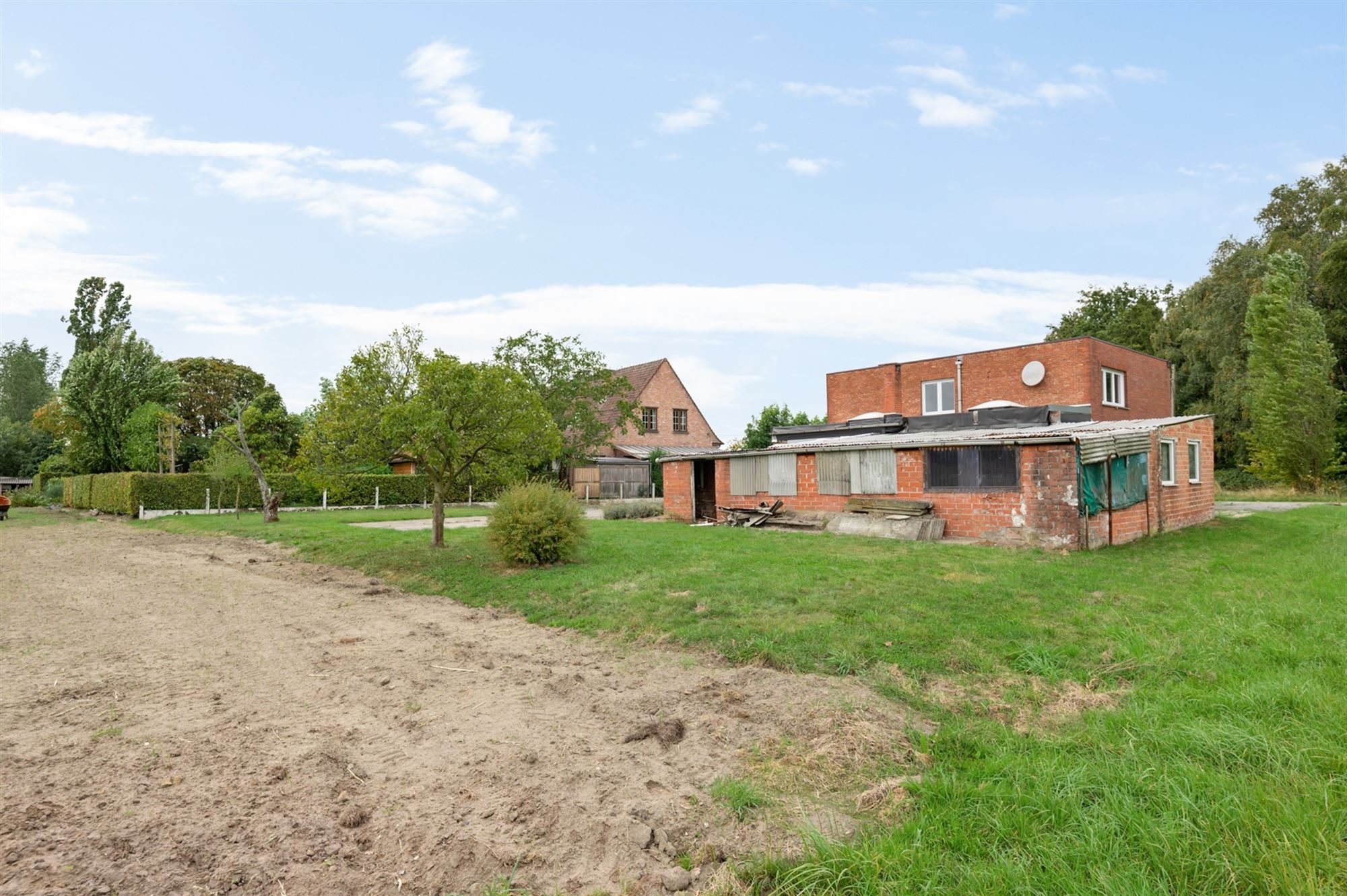 Te renoveren woning met 5 slpks te Koningshooikt