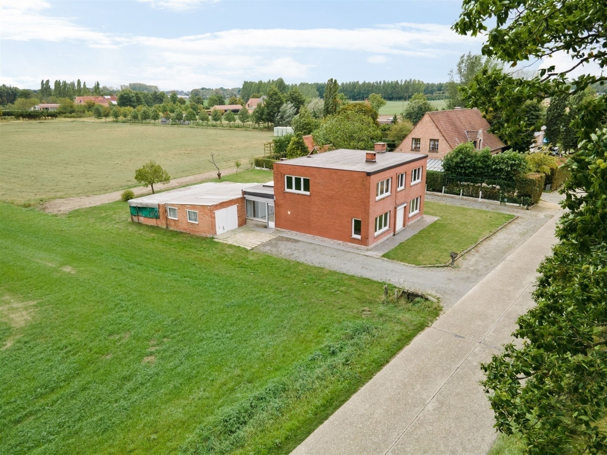 Te renoveren woning met 5 slpks te Koningshooikt