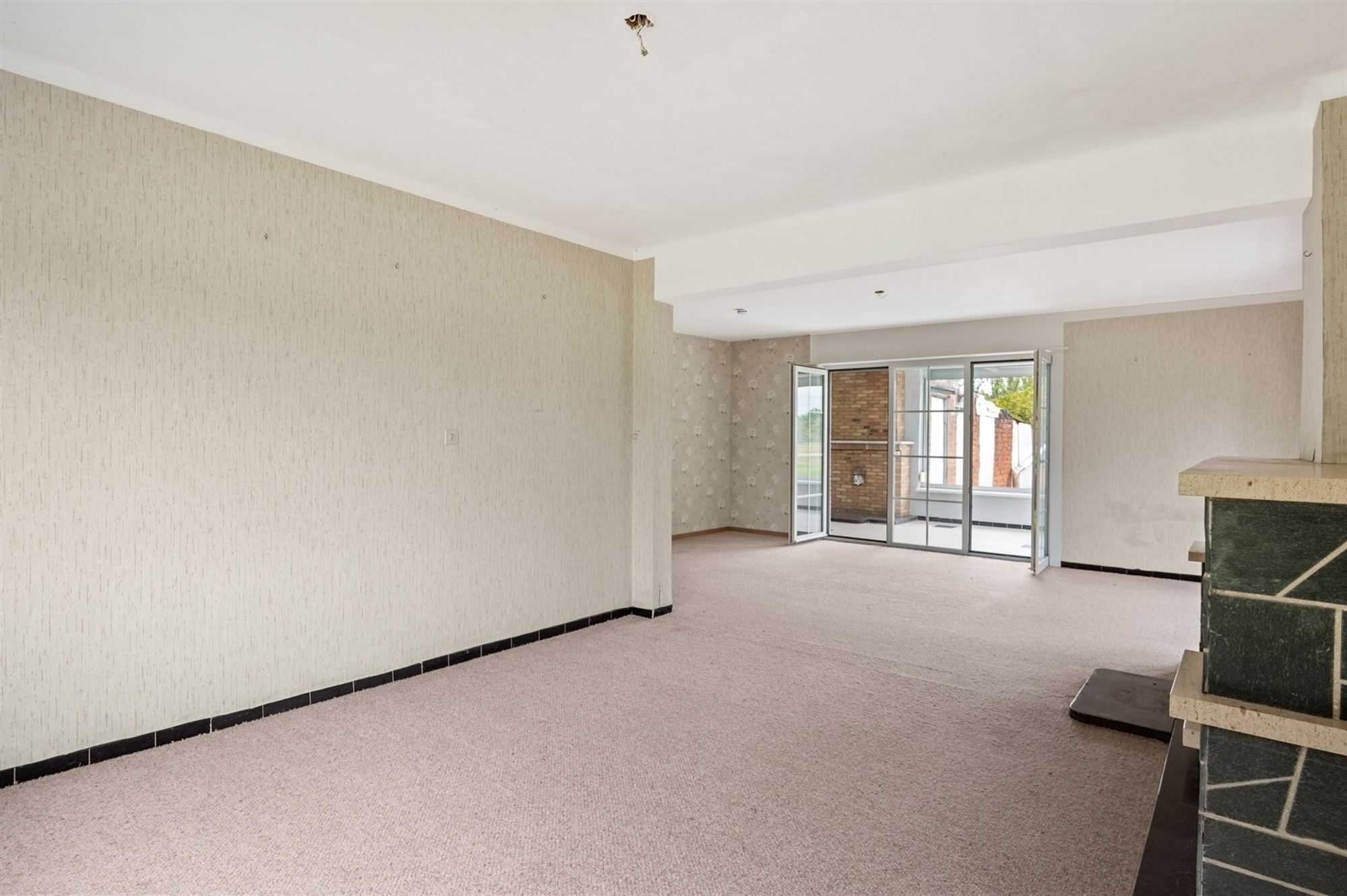 Te renoveren woning met 5 slpks te Koningshooikt