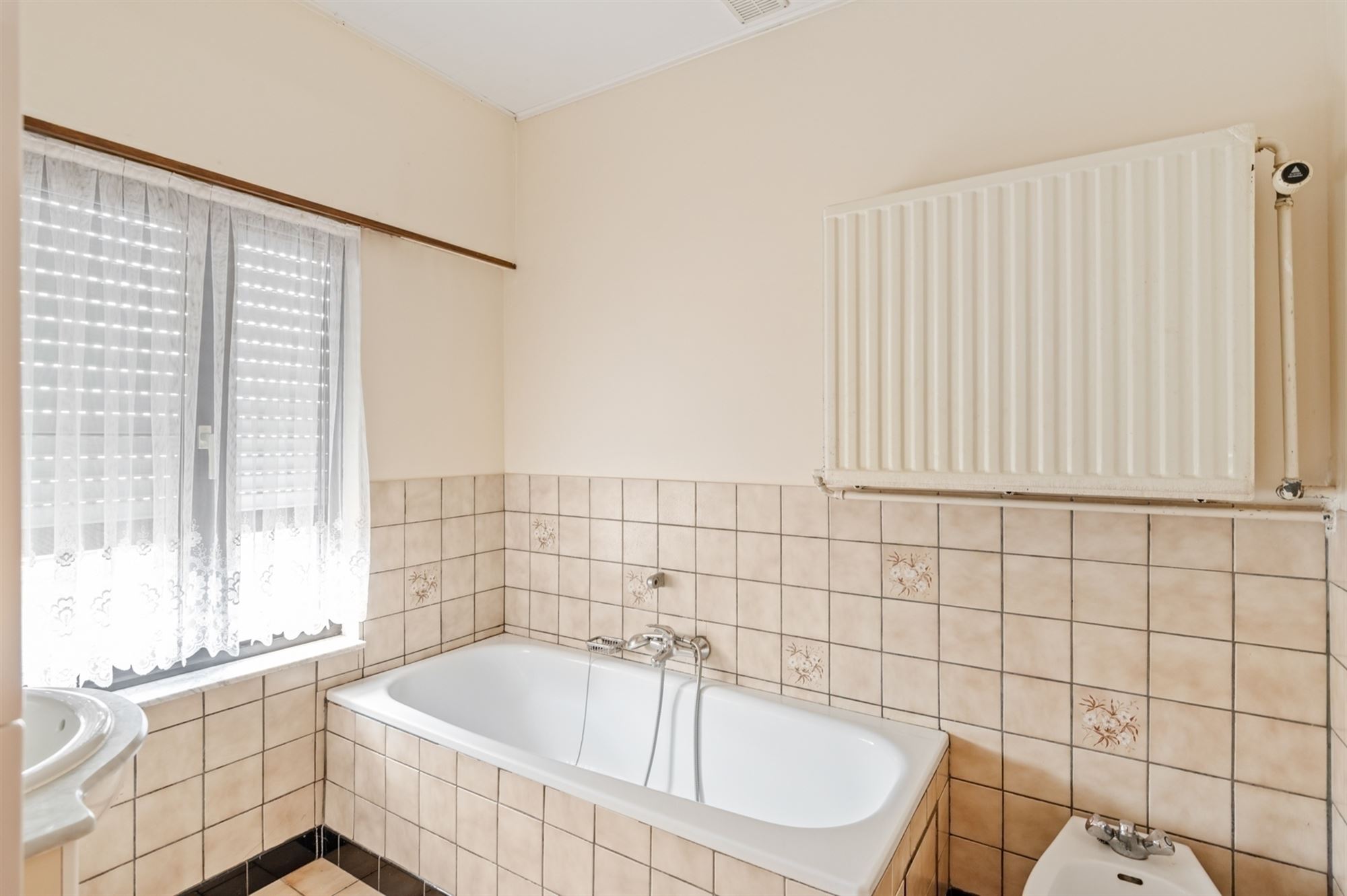Verzorgde woning, met optie tot 5007 m², te Onze-Lieve-Vrouw-Waver