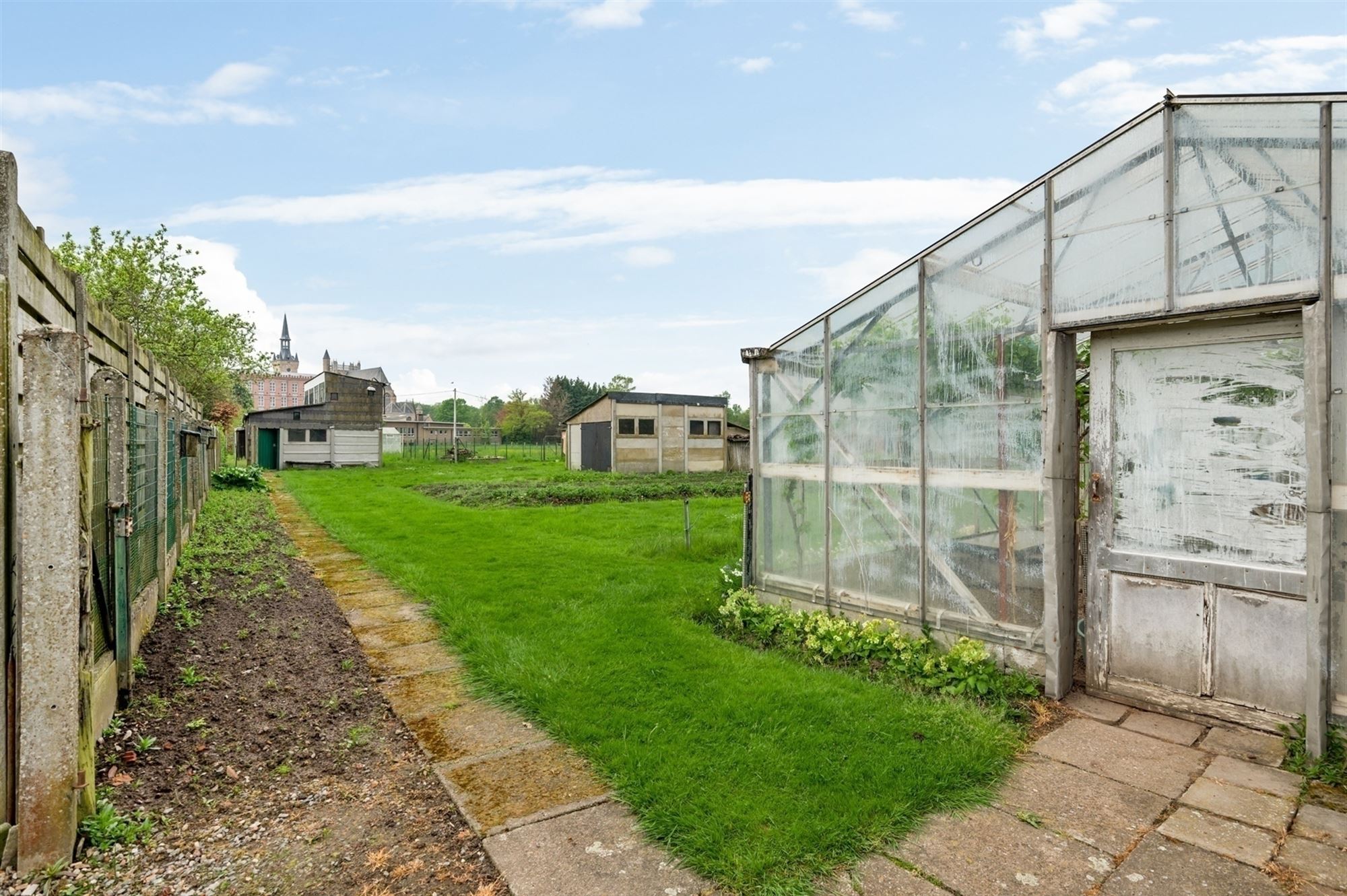 Verzorgde woning, met optie tot 5007 m², te Onze-Lieve-Vrouw-Waver