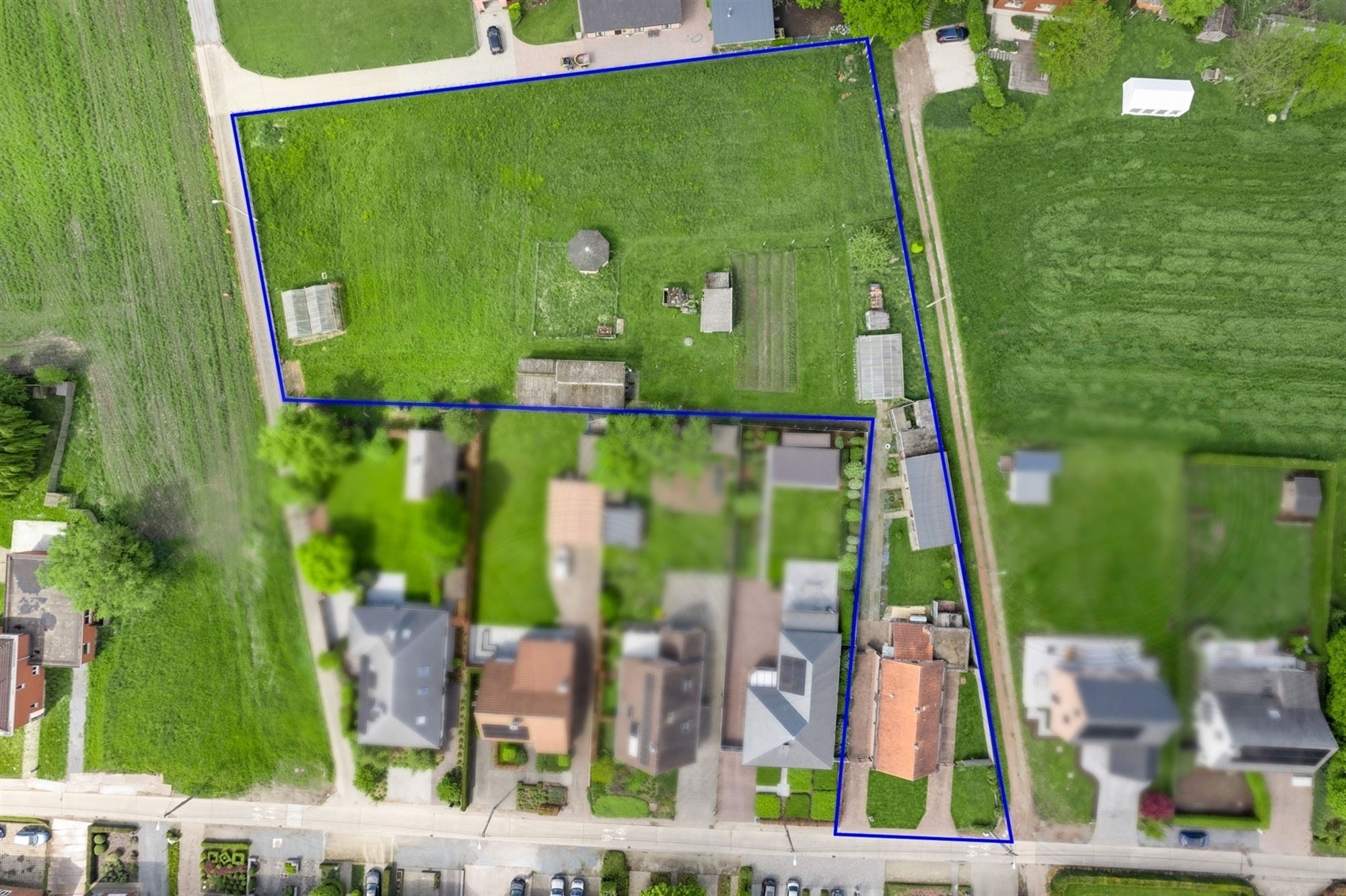 Verzorgde woning, met optie tot 5007 m², te Onze-Lieve-Vrouw-Waver