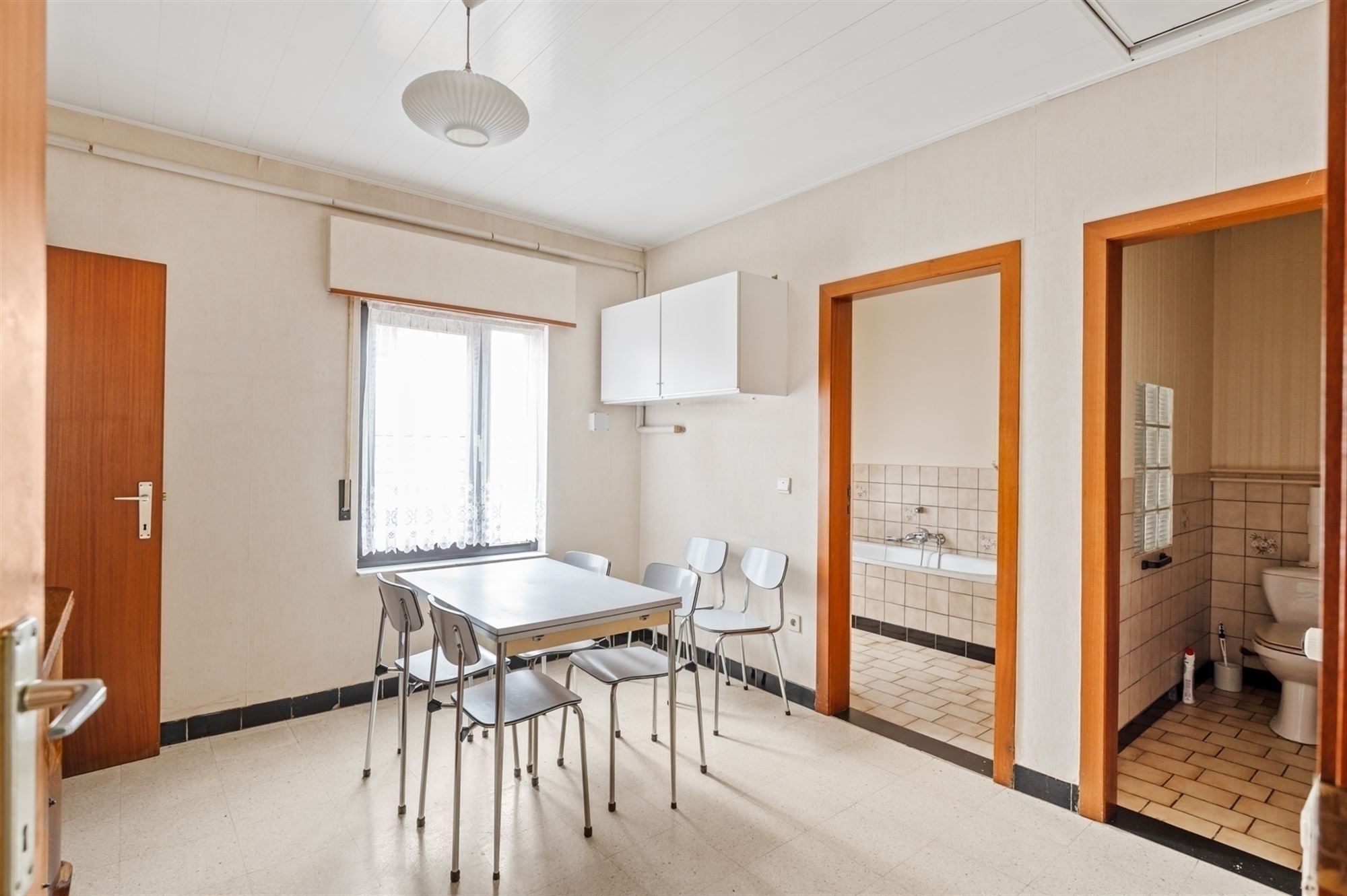 Verzorgde woning, met optie tot 5007 m², te Onze-Lieve-Vrouw-Waver