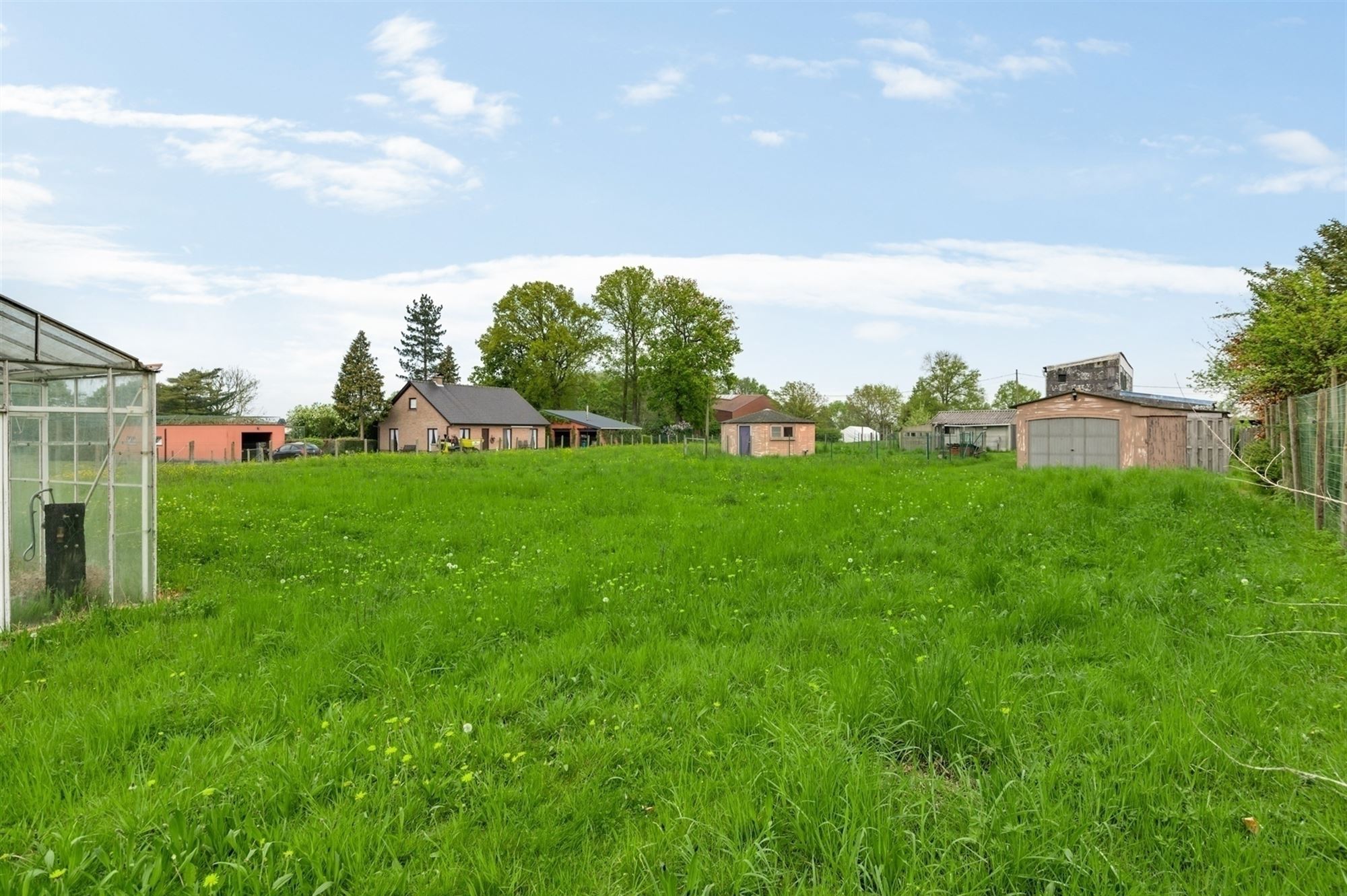 Knap perceel landbouwgrond met oppervlakte 4169 m² te Onze-Lieve-Vrouw-Waver