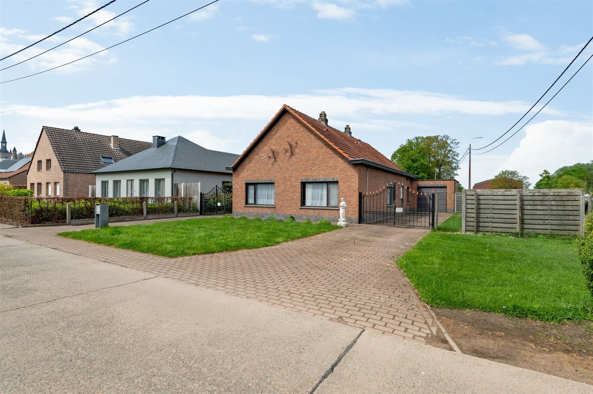 Verzorgde woning, met optie tot 5007 m², te Onze-Lieve-Vrouw-Waver