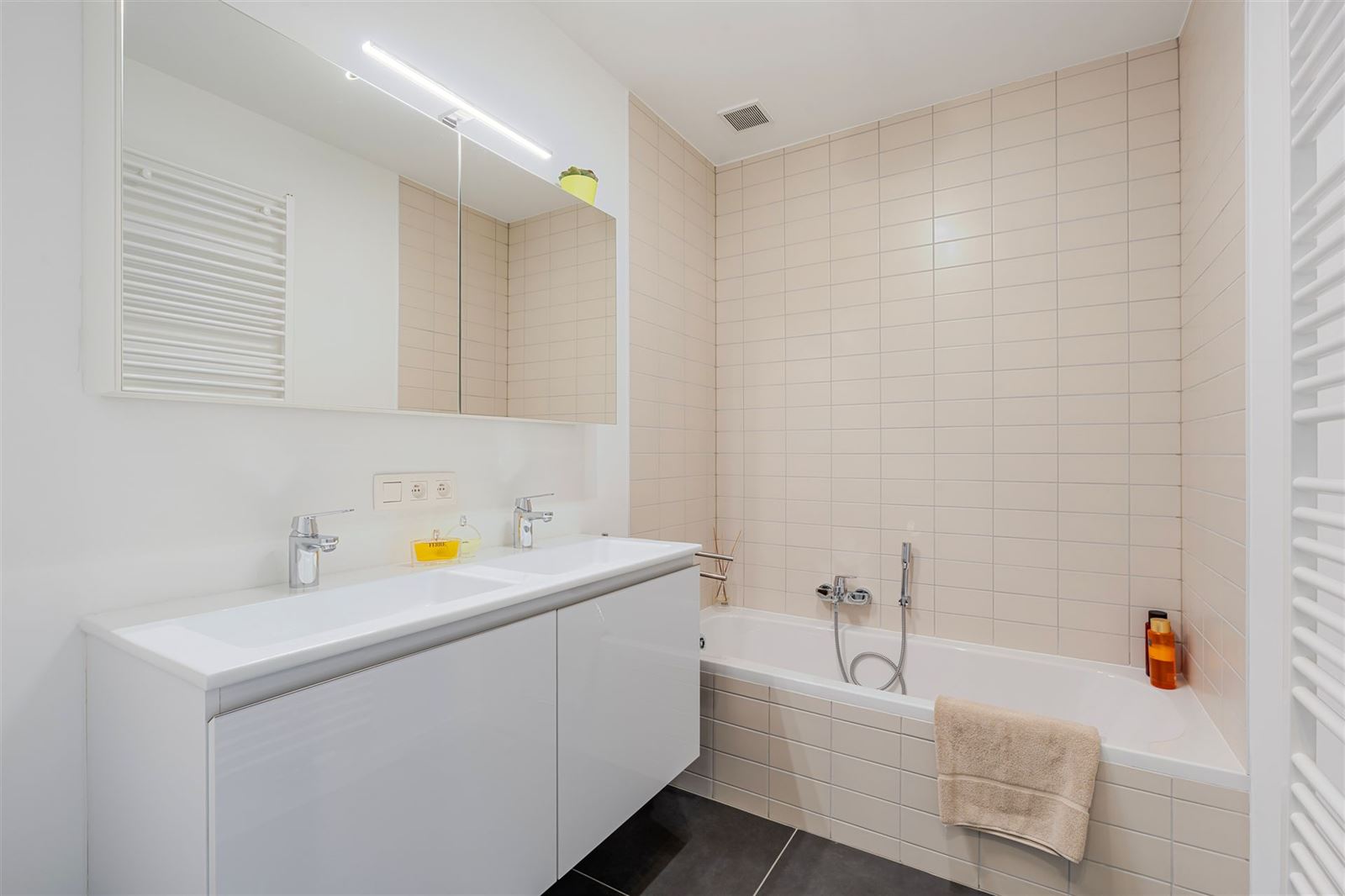 PHOTOS 11 : Appartement à 1600 SINT-PIETERS-LEEUW (Belgique) - Prix 375.000 €