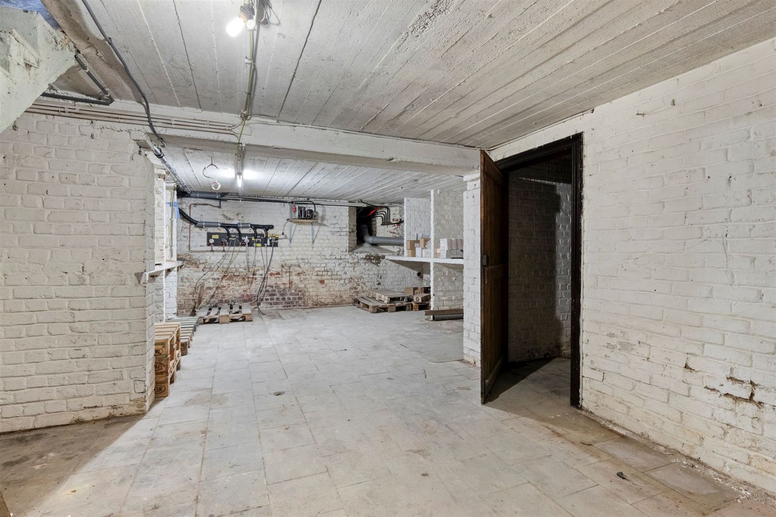 FOTO’S 14 : Café te 1600 SINT-PIETERS-LEEUW (België) - Prijs € 179.000