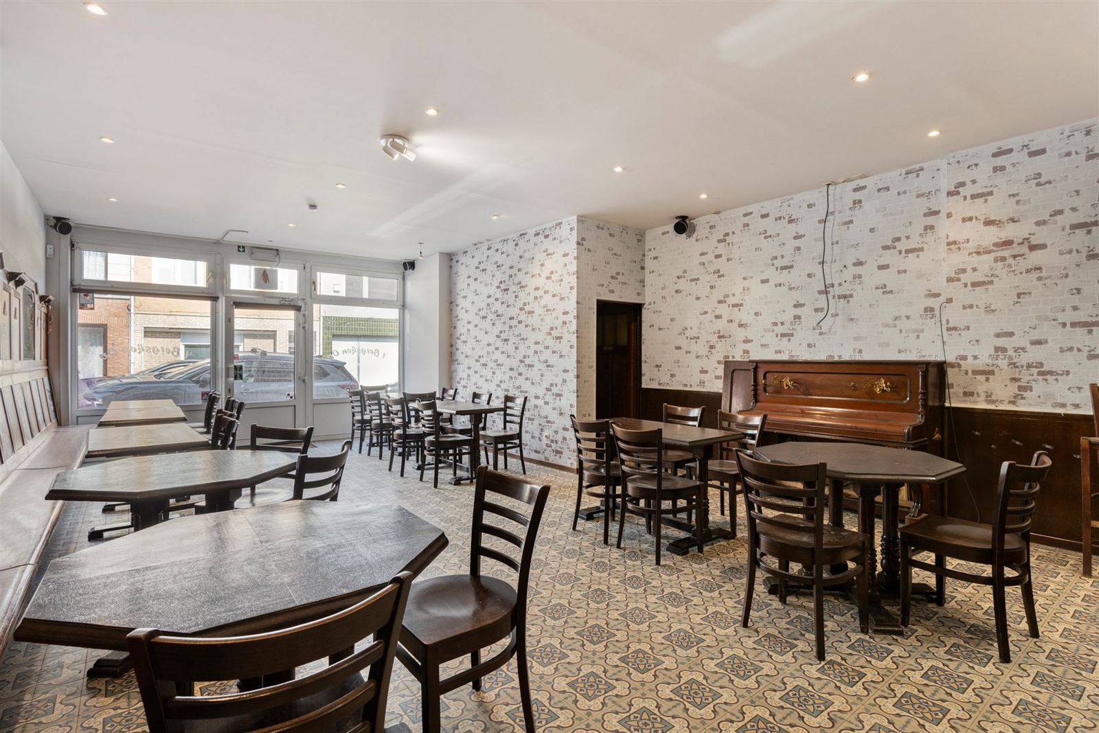 FOTO’S 5 : Café te 1600 SINT-PIETERS-LEEUW (België) - Prijs € 179.000