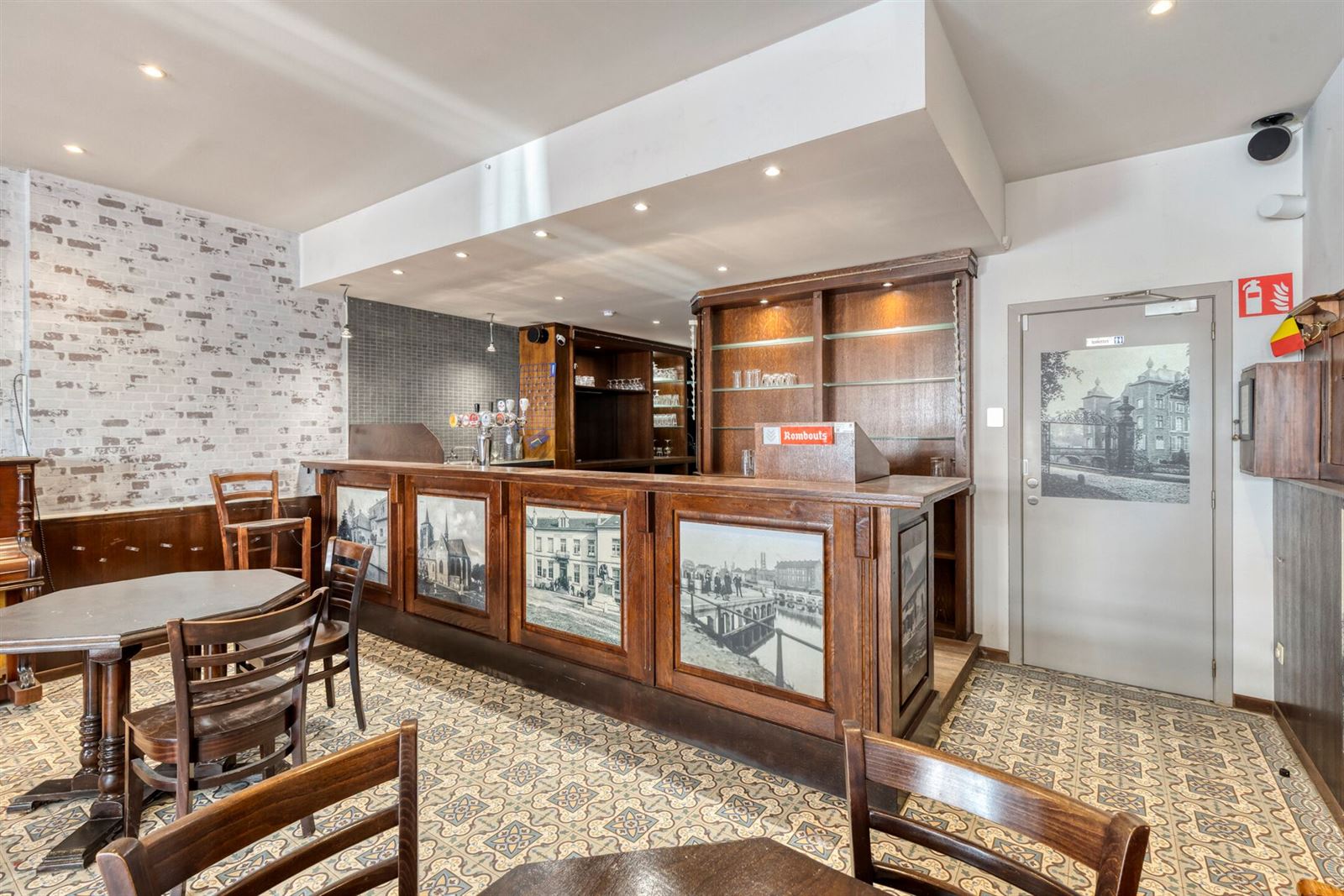 FOTO’S 6 : Café te 1600 SINT-PIETERS-LEEUW (België) - Prijs € 179.000