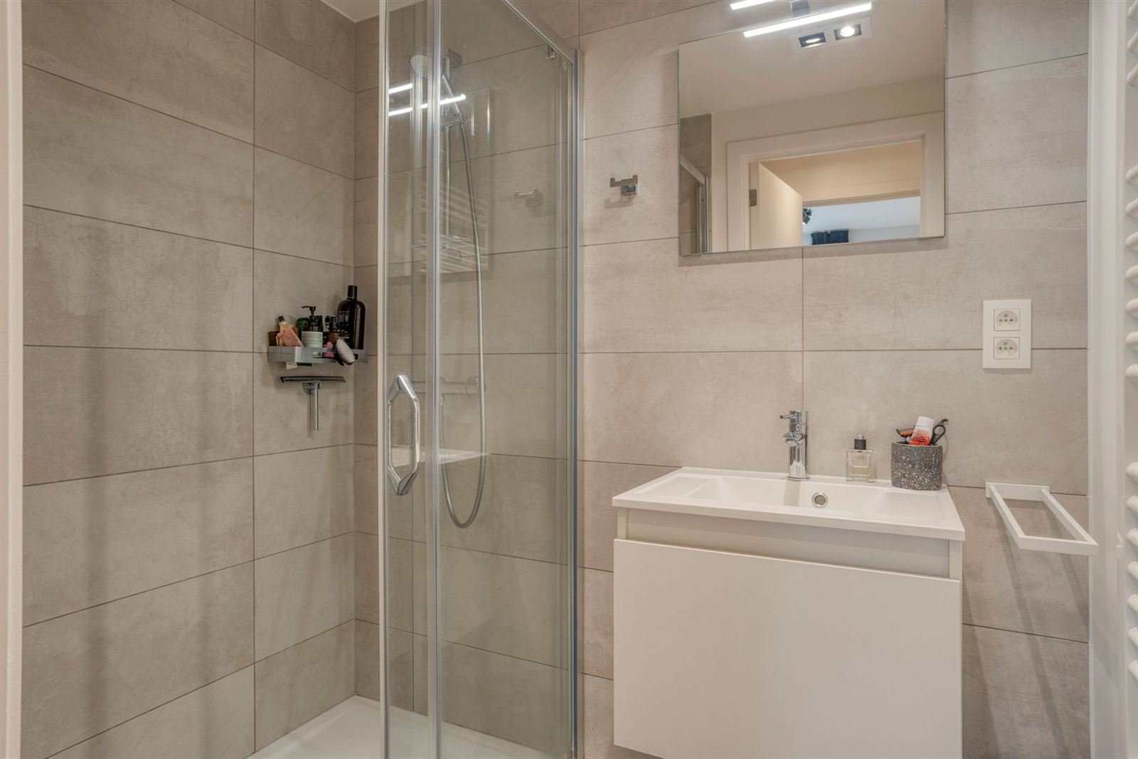 PHOTOS 23 : Appartement à 1180 UCCLE (Belgique) - Prix 1.800 €