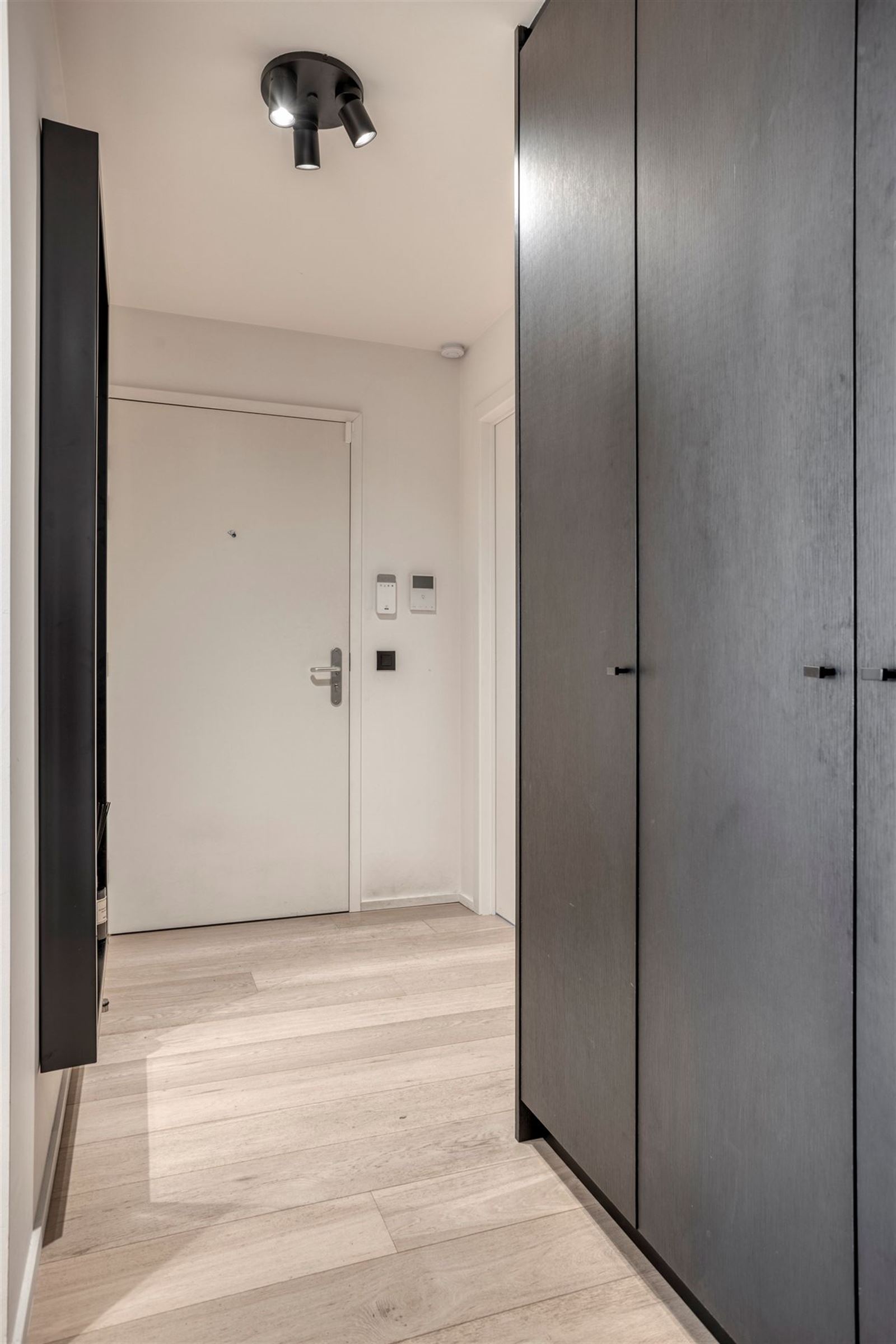 PHOTOS 16 : Appartement à 1180 UCCLE (Belgique) - Prix 1.800 €