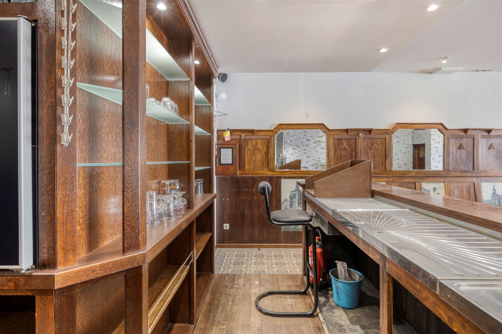 FOTO’S 8 : Café te 1600 SINT-PIETERS-LEEUW (België) - Prijs € 179.000