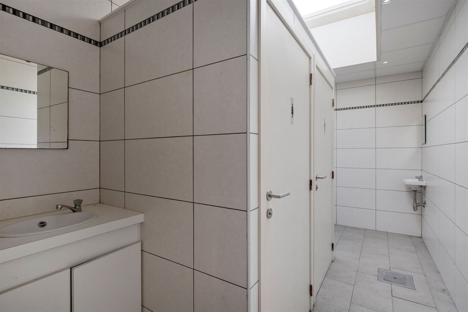 FOTO’S 13 : Café te 1600 SINT-PIETERS-LEEUW (België) - Prijs € 179.000