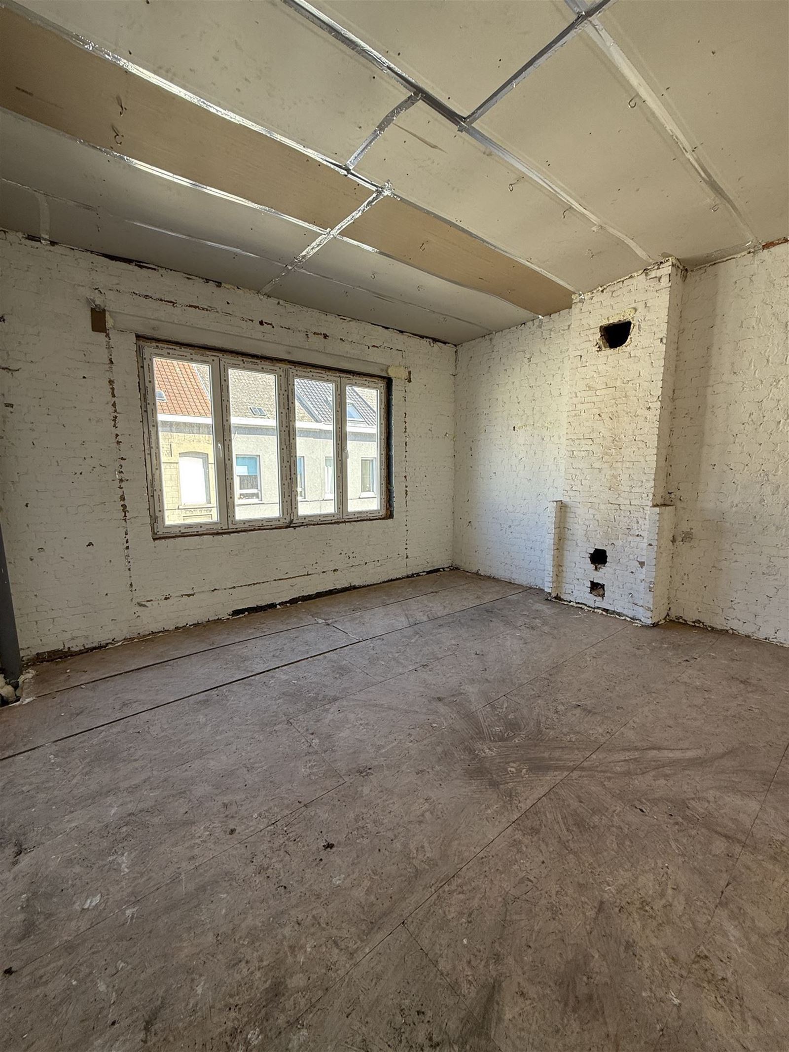 FOTO’S 7 : Bedrijfsgebouw te 1500 HALLE (België) - Prijs € 1.900