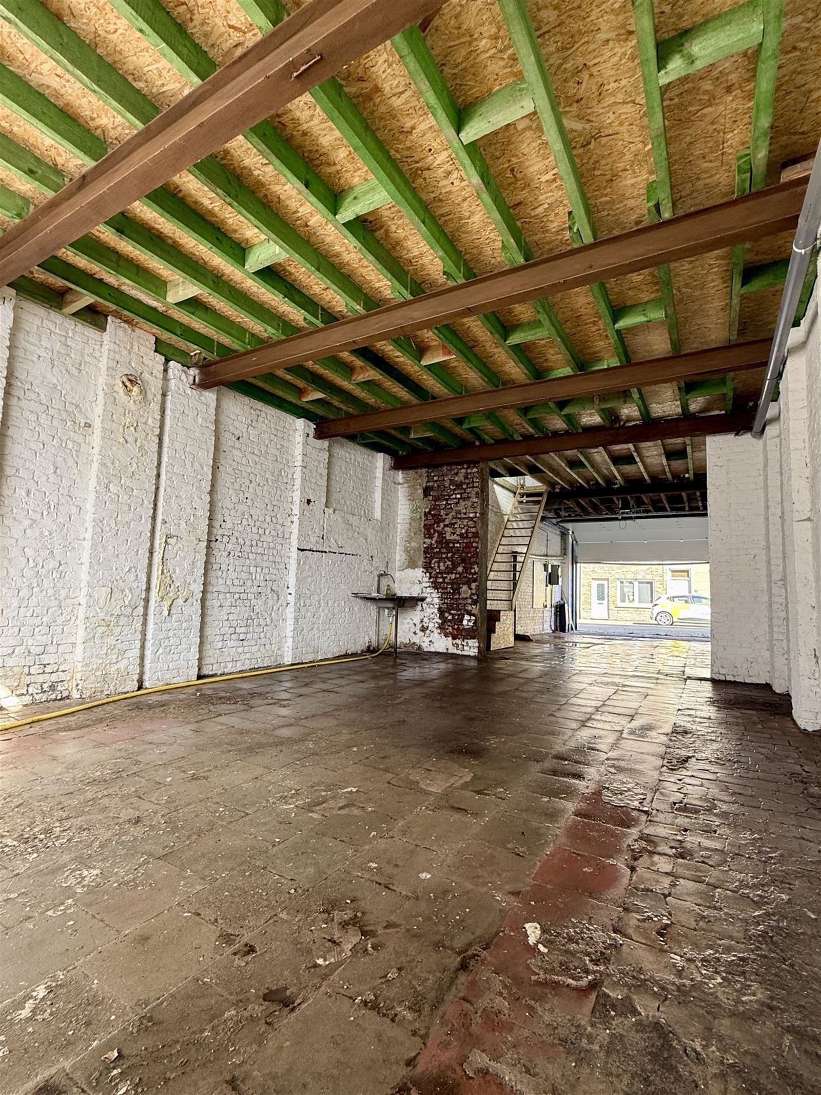 FOTO’S 3 : Bedrijfsgebouw te 1500 HALLE (België) - Prijs € 1.900