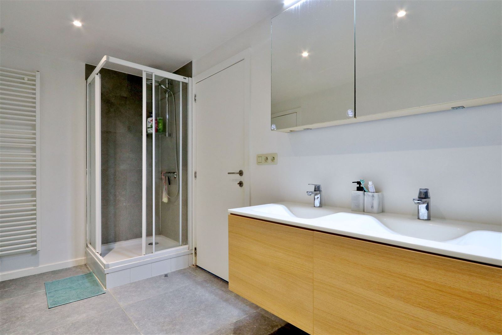 FOTO’S 18 : Woning te 1500 HALLE (België) - Prijs € 1.900