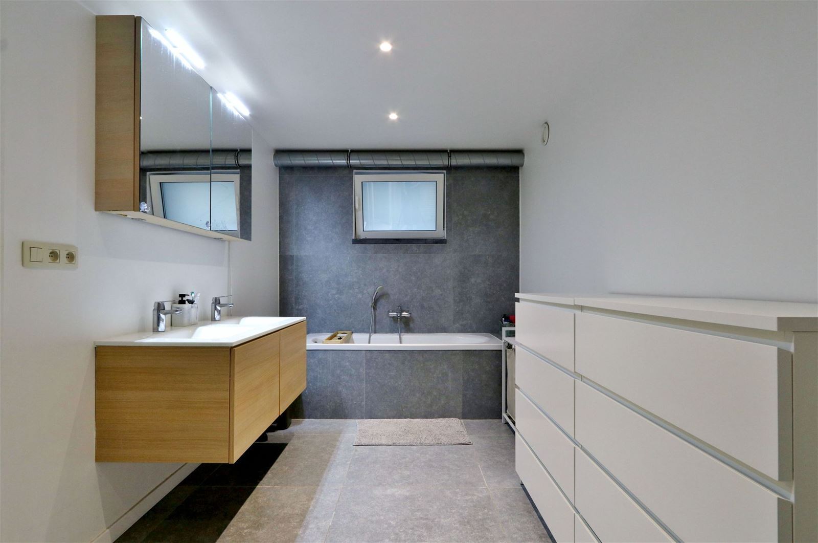 FOTO’S 17 : Woning te 1500 HALLE (België) - Prijs € 1.900