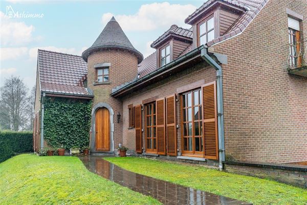 Grosse villa 4F, plain-pied, dans une rue résidentielle, au calme +-25a-  faire offre apd: 450.000€