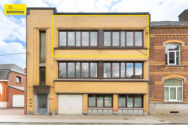  Vaste appt 2 ch, caves, garage et petit jardin. Faire offre àpd 150.000 € 
