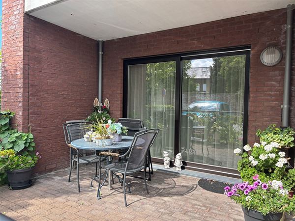 Appartement 2 ch, terrasse et jardin, cave et parking. Faire offre àpd 199.000 €