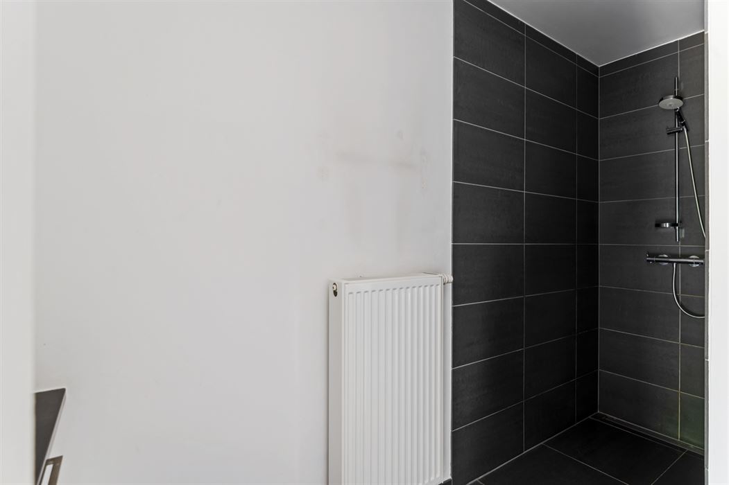 RUIM 3-SLPK-APP MET GROOT TERRAS