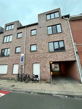 Autostaanplaats te 9100 SINT-NIKLAAS (België) - Prijs € 65