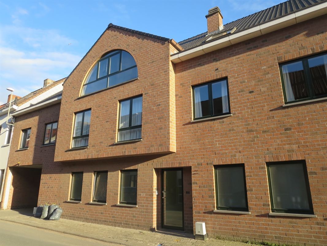Foto 1 : Garagebox te 9100 SINT-NIKLAAS (België) - Prijs 70 €/maand