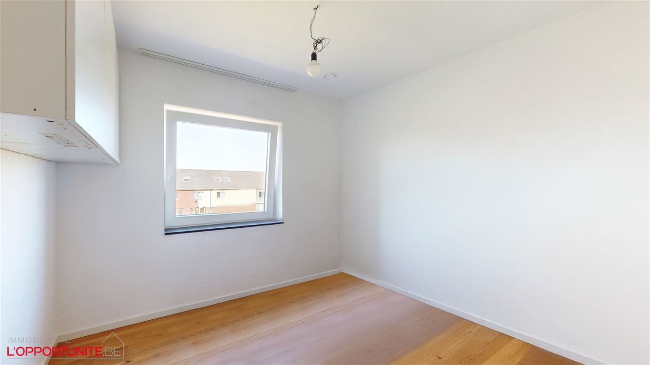 Splendide villa récente 2023, 4 chambres, garage et jardin sud-ouest prix HTVA.