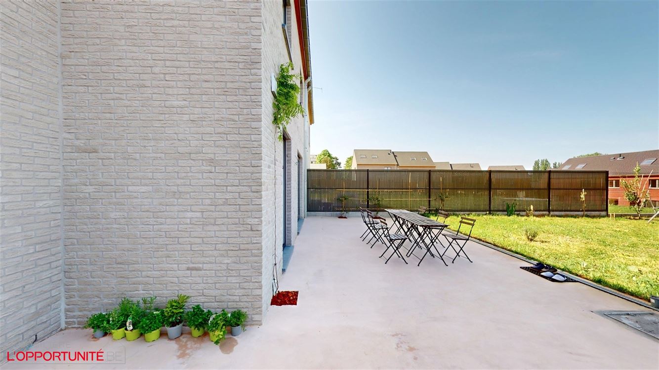 Splendide villa récente 2023, 4 chambres, garage et jardin sud-ouest prix HTVA.