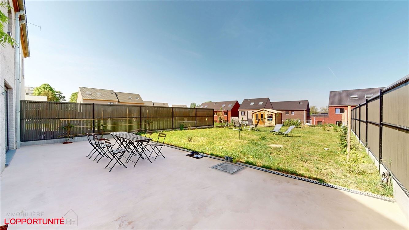 Splendide villa récente 2023, 4 chambres, garage et jardin sud-ouest prix HTVA.