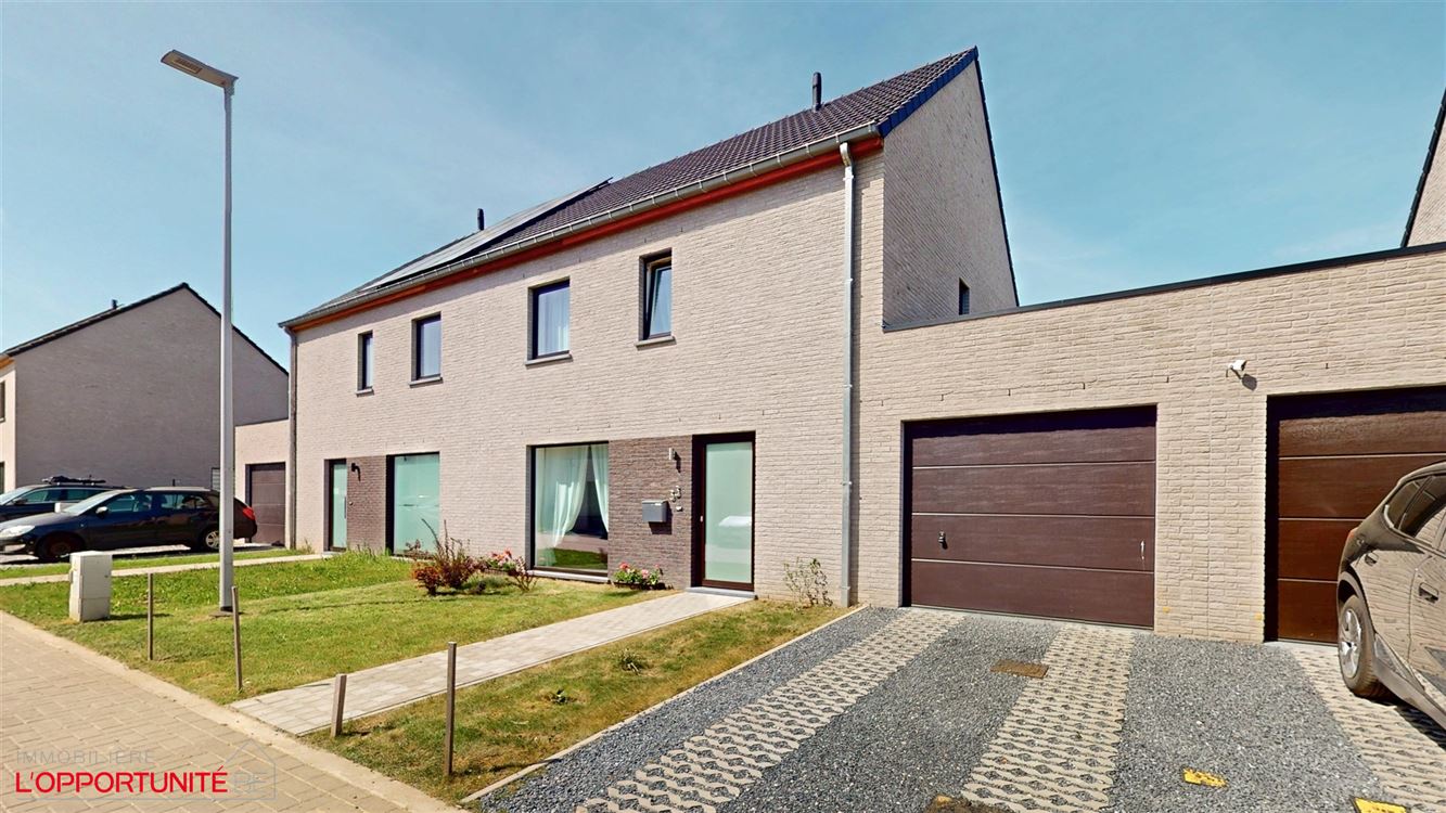 Splendide villa récente 2023, 4 chambres, garage et jardin sud-ouest prix HTVA.
