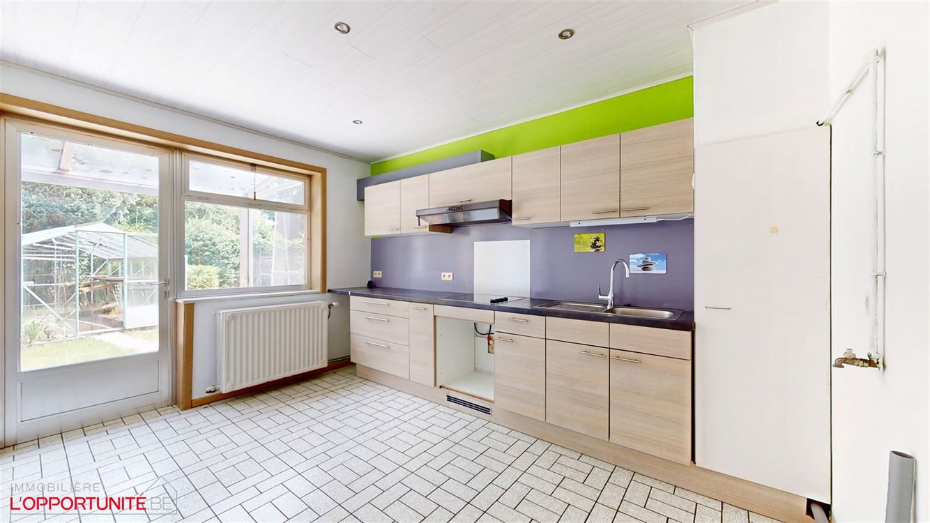 Villa PLAIN PIED 4 facades, électricité conforme, deux chambres, possibilité 4 chambres au grenier, beau jardin, parking et garage.