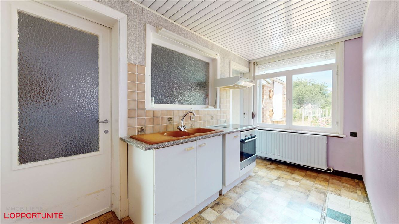 Belle maison à rénover, deux chambres, grenier, beau jardin.